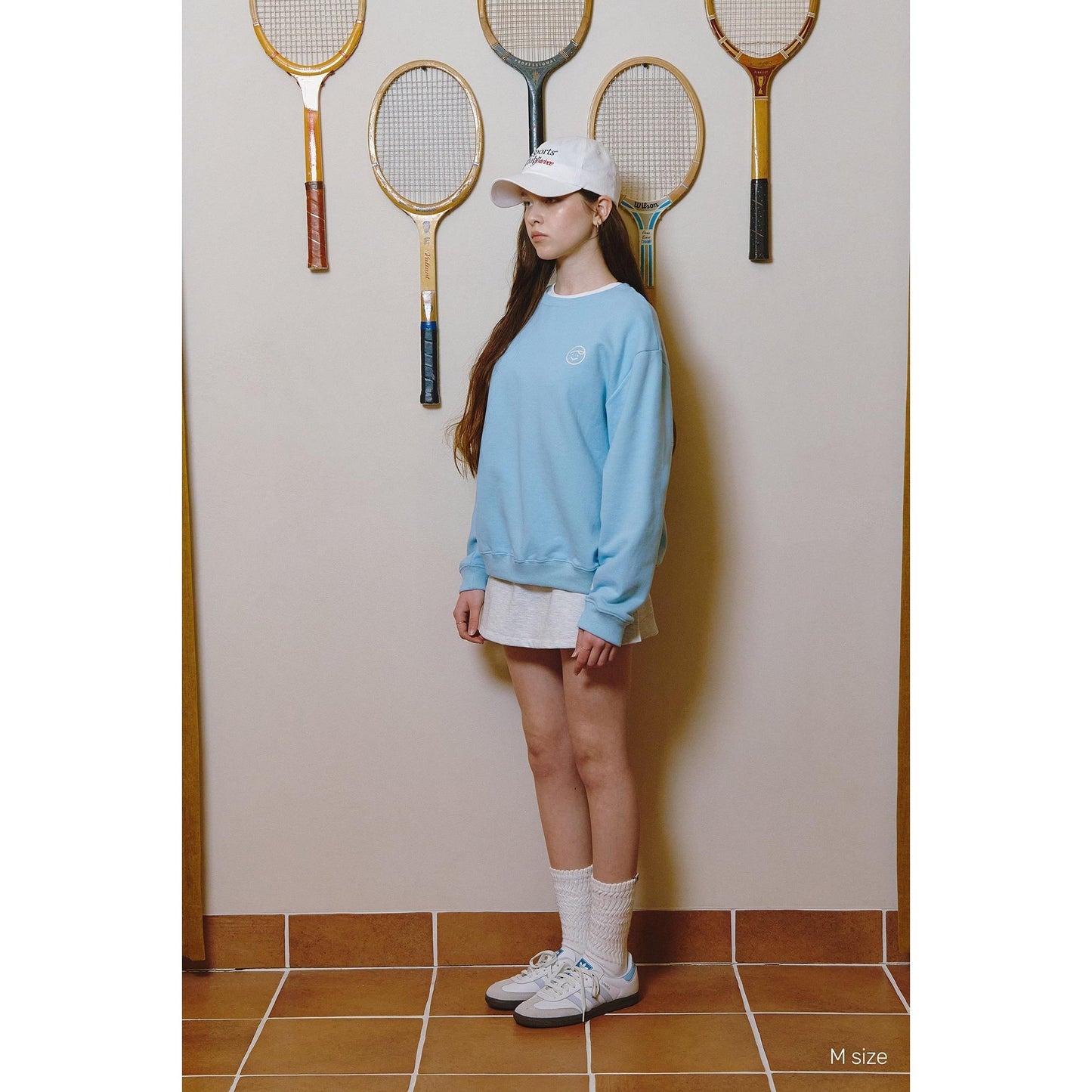 piv'vee light blue sweatshirt for women, cozy fit and casual style with tennis rackets in background