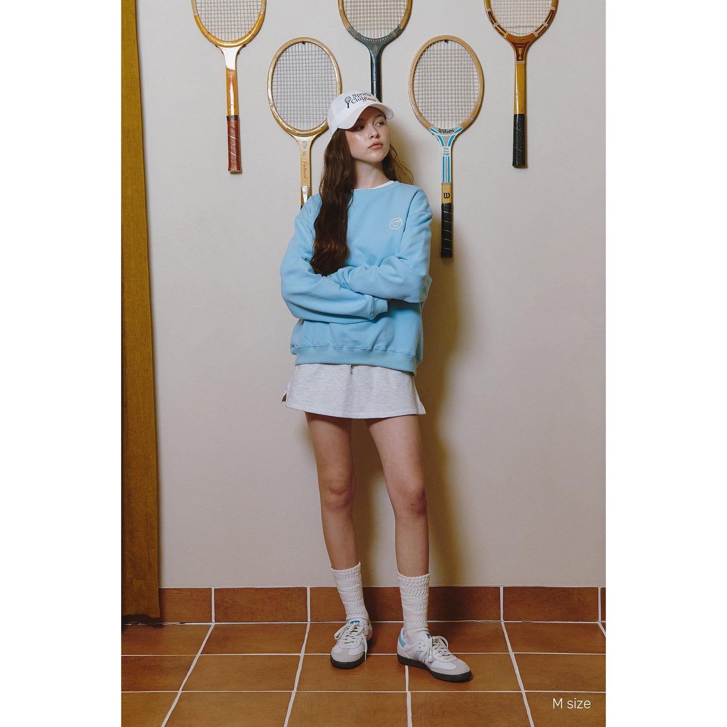 piv'vee light blue sweatshirt in m size, styled with a casual tennis look and accessories